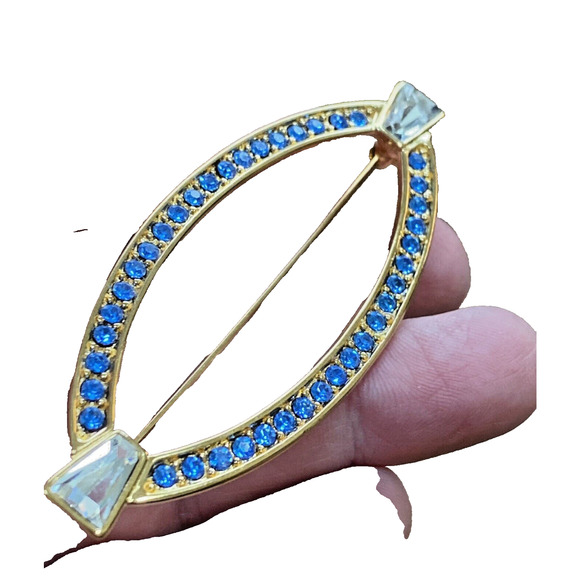 Vintage Monet Blue & White Rhinestones Brooch Unique Oval Pin Edwardian Look - Picture 6 of 6